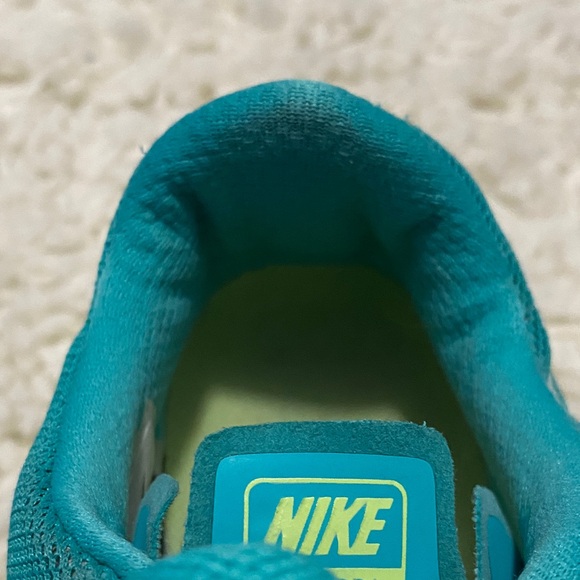 Nike Women's Turquoise Athletic Shoes size 9 - Picture 16 of 16